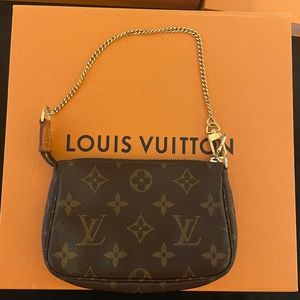 Authentic Louis Vuitton Pochette